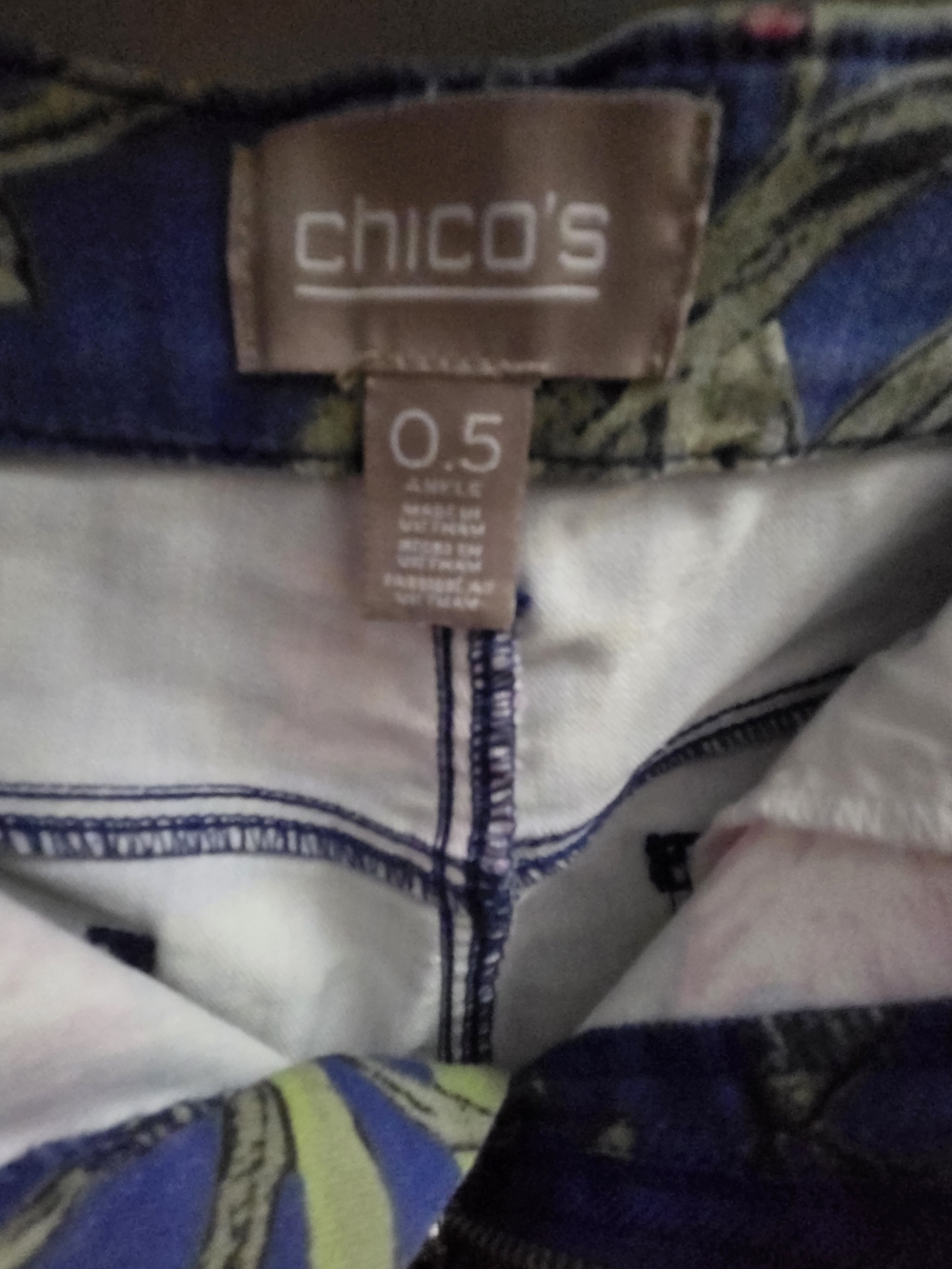 Chico's Floral/Palm Leaf Print Ankle Jean Pants Size 0.5 (6) - Picture 6 of 6